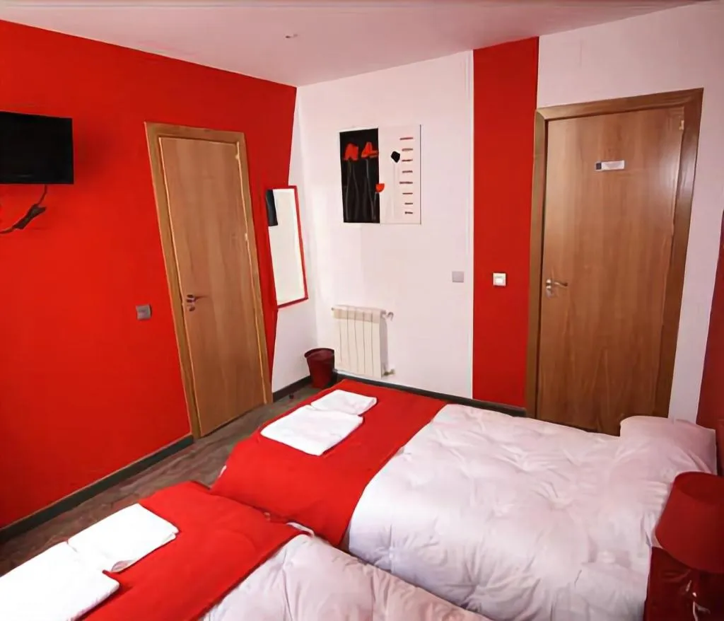 Room, Hostal Abril, Madrid