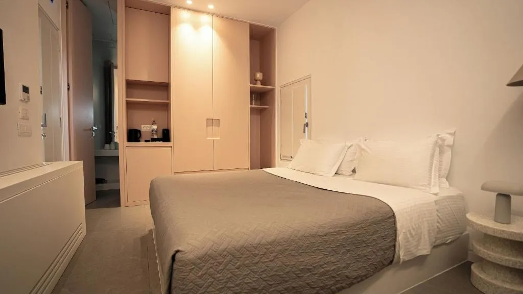 Room, Neo Luxury Suites, Santorini