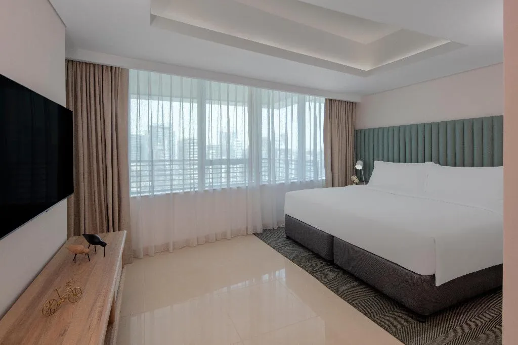 SUITE CITY VIEW KING BED Room, Staybridge Suites Dubai Internet City, Dubai