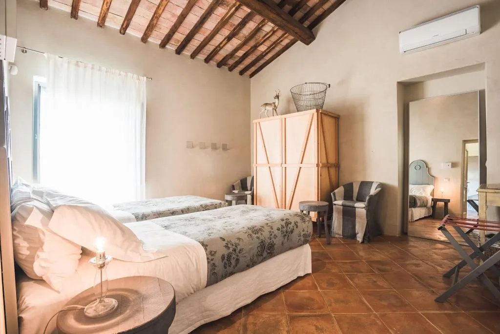 Room, Nikis Resort, Umbria
