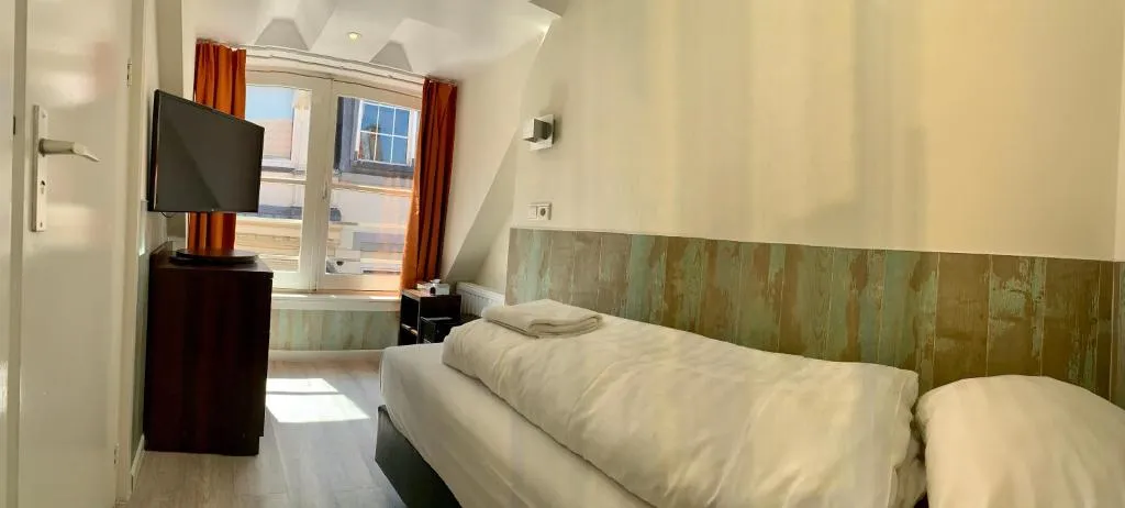 General view, Damrak-Inn, Amsterdam