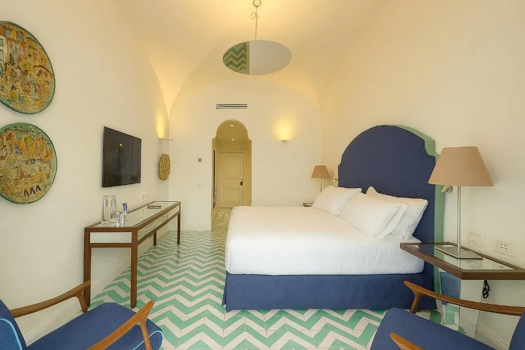 Room SEA VIEW Room, Grand Hotel Europa Palace, Naples