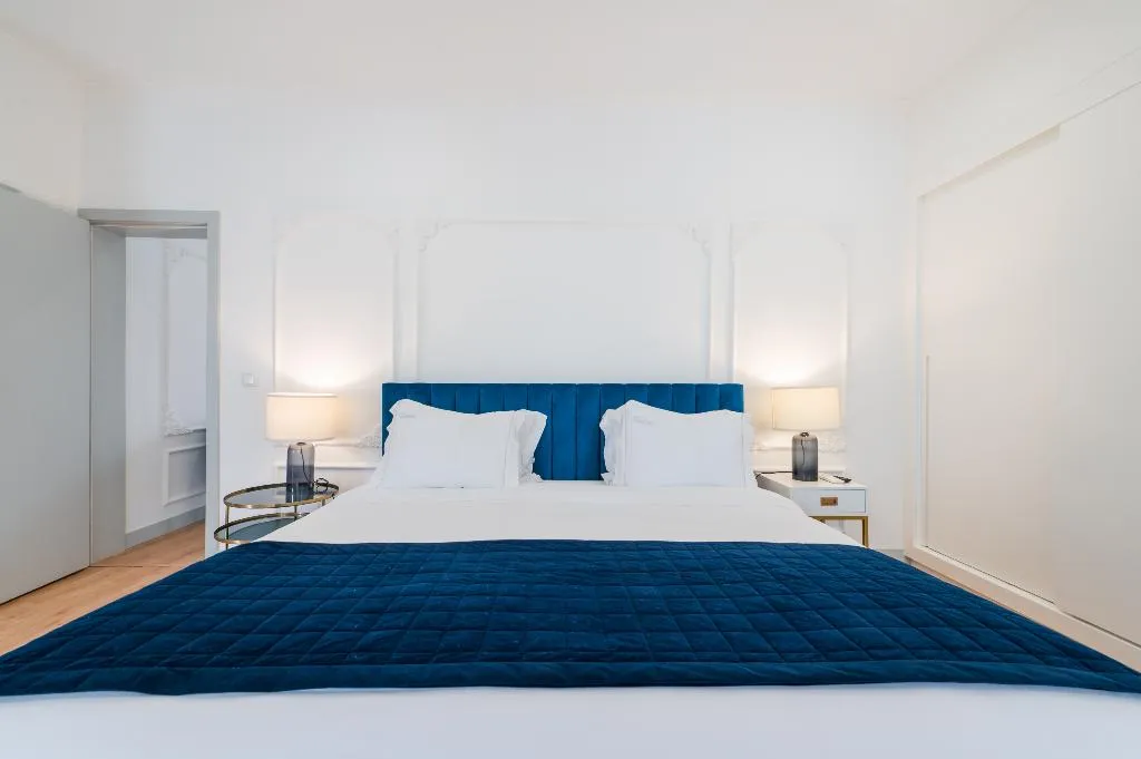 APARTMENT PENTHOUSE Room, Via Augusta 129, Lisbon