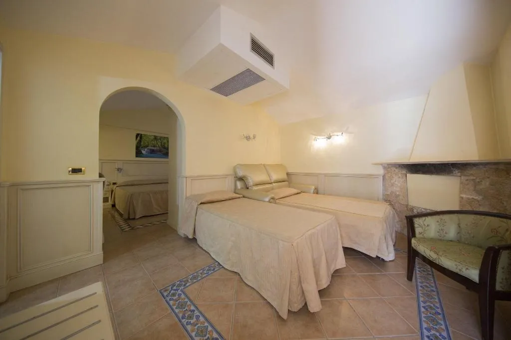 Room, Mancini Park, Rome