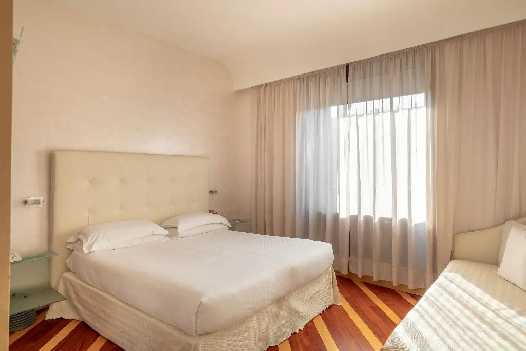 Room, Sanpi Milano, Milan