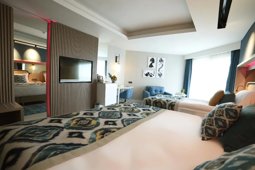 DOUBLE SINGLE USE SUPERIOR LAND VIEW Room, Royal Wings Hotel, Antalya