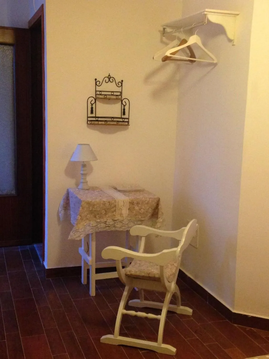 Room, B&B PompeiLog, Naples