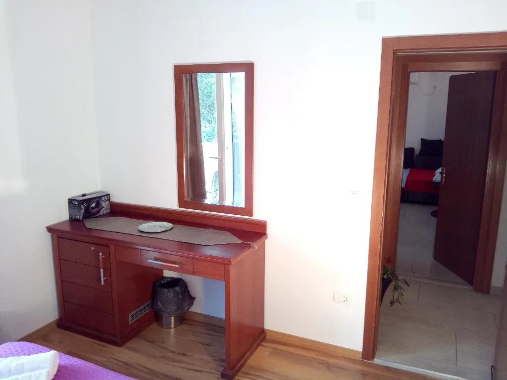 APARTMENT WITH BALCONY Room, House Perone, Dubrovnik