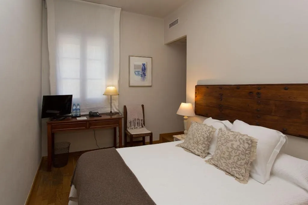 Room, Hostal De La Plaça, Barcelona