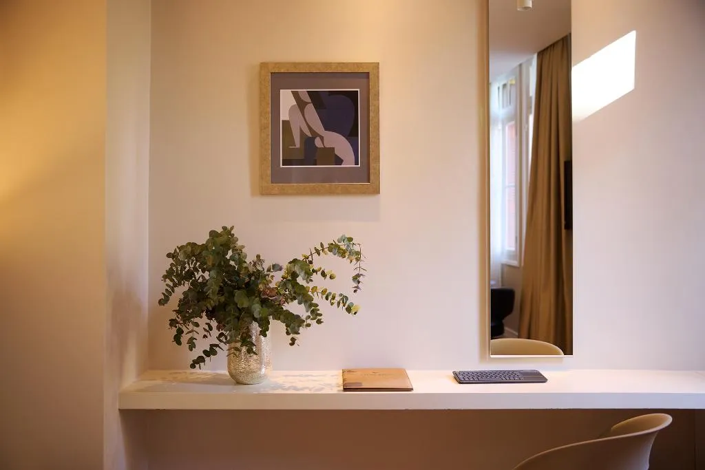 SUITE DELUXE CITY VIEW Room, Vrachos Athens Suites, Athens