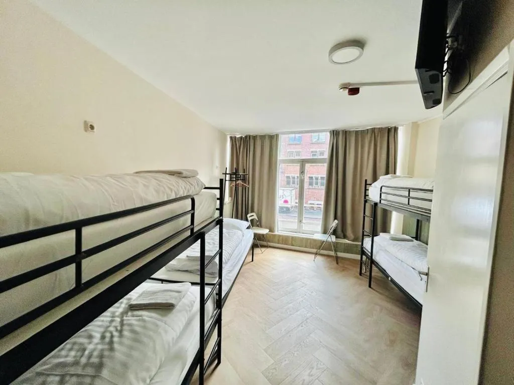 General view, Damrak-Inn, Amsterdam