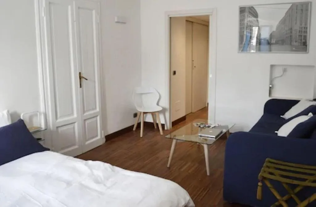 Room, Room Inn, Milan