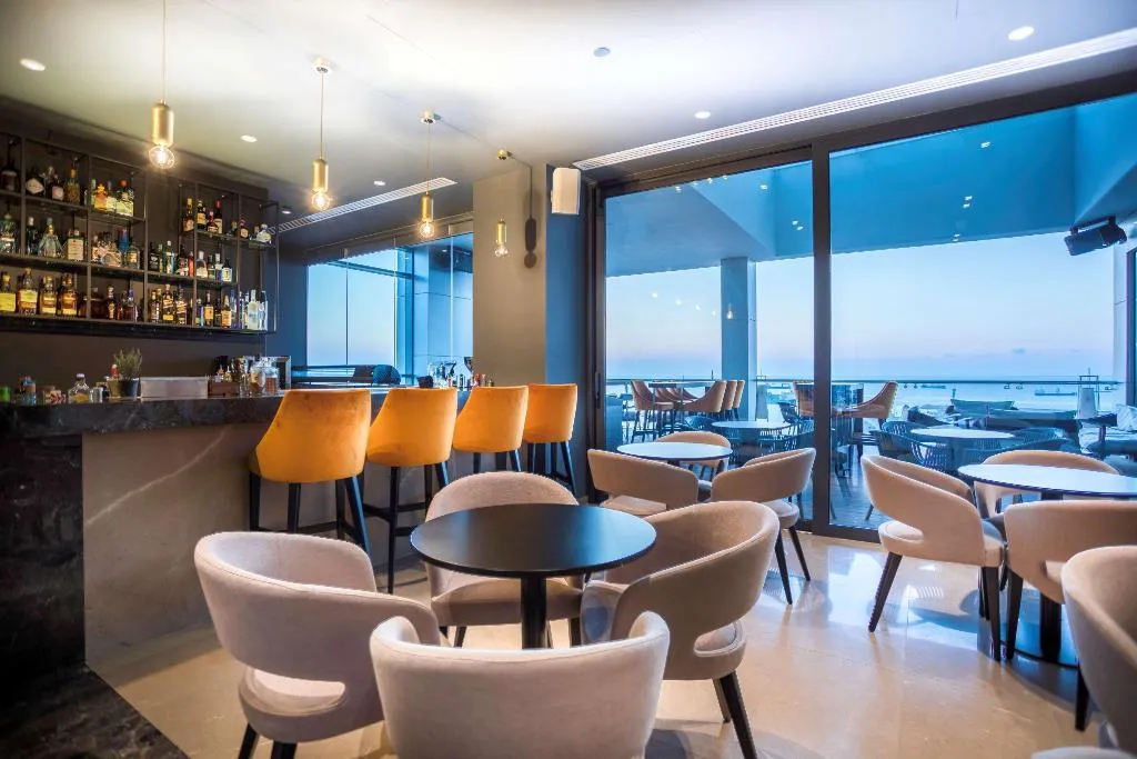 Bar, Radisson Blu Hotel Larnaca, Cyprus