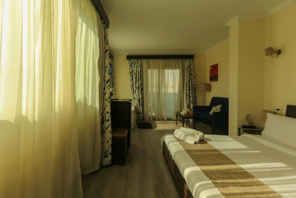 DOUBLE EXECUTIVE KING BED Room, Pyramid Edge Hotel & Exclusive Pyramids View Roof, Cairo