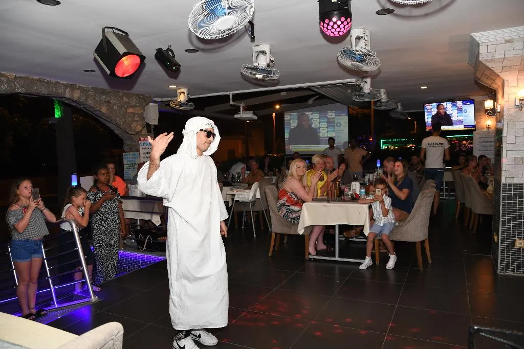 Restaurant, Club Dante, Dalaman
