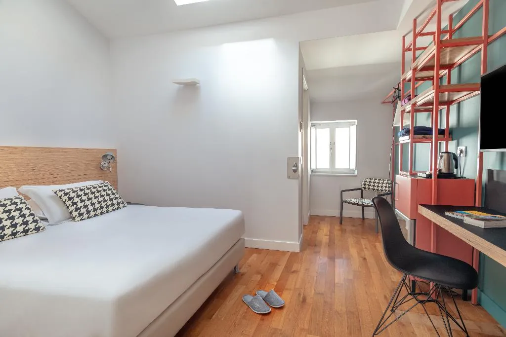 Double or Twin STANDARD Room, Piazza Bellini, Naples