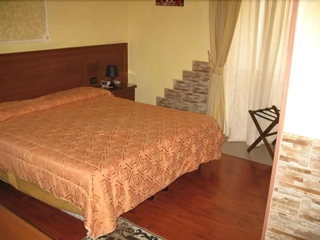 Room, Pensione Enea, Naples