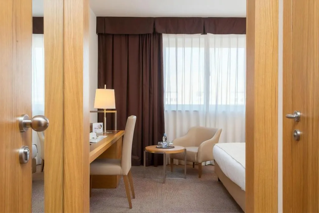 Room, Plaza Caserta, Naples