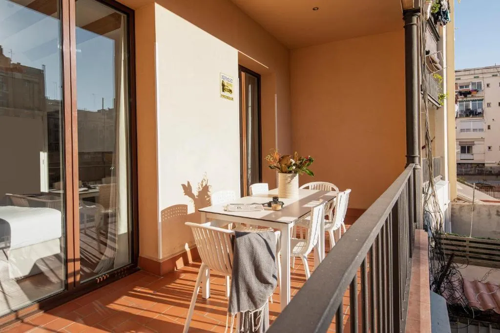 APARTMENT THREE BEDROOMS Room, Aspasios Market Balconies, Barcelona