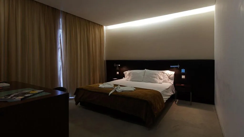JUNIOR SUITE KING SIZE BED Room, Jerónimos 8, Lisbon