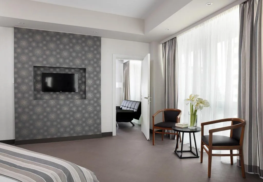 Room, Stanley, Athens