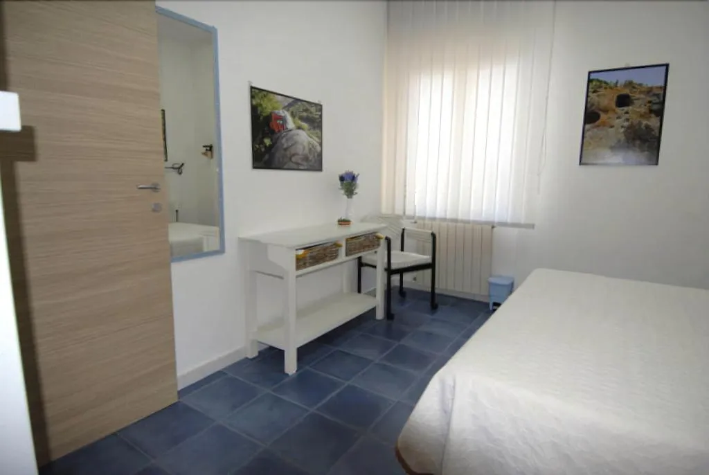 Room, Nughe' e' Oro, Olbia