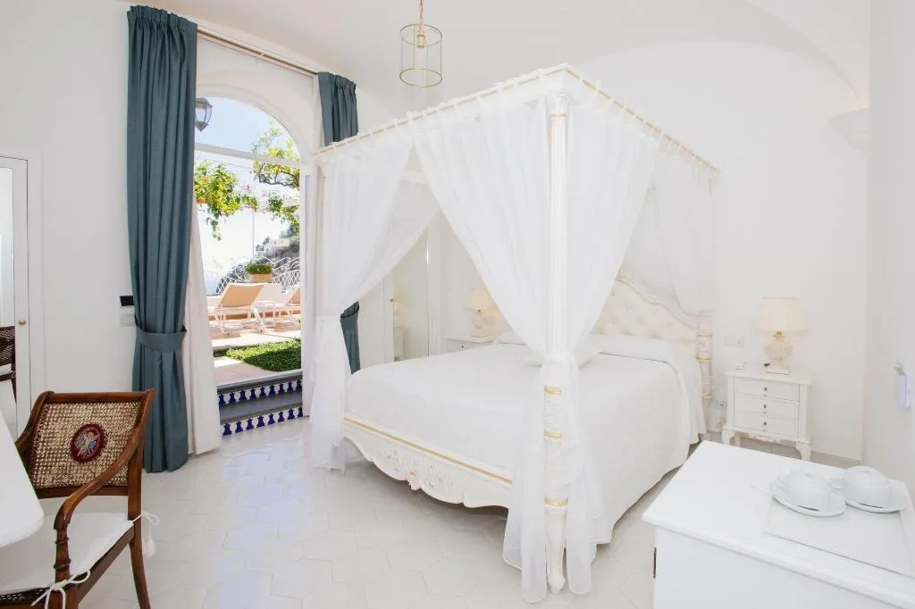 Room, La Bizantina, Naples