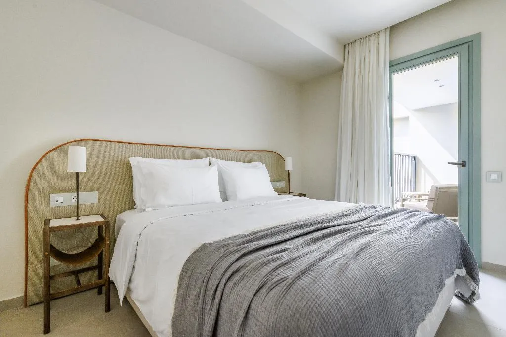 JUNIOR SUITE GARDEN VIEW WITH BALCONY Room, Minnŏ Boutique Hotel & Spa, Skiathos