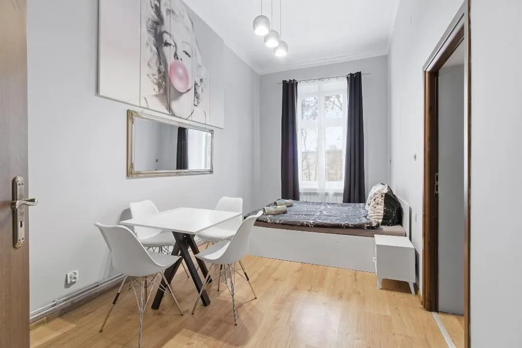APARTMENT CAPACITY 4 Room, Queen Apartments, Krakow
