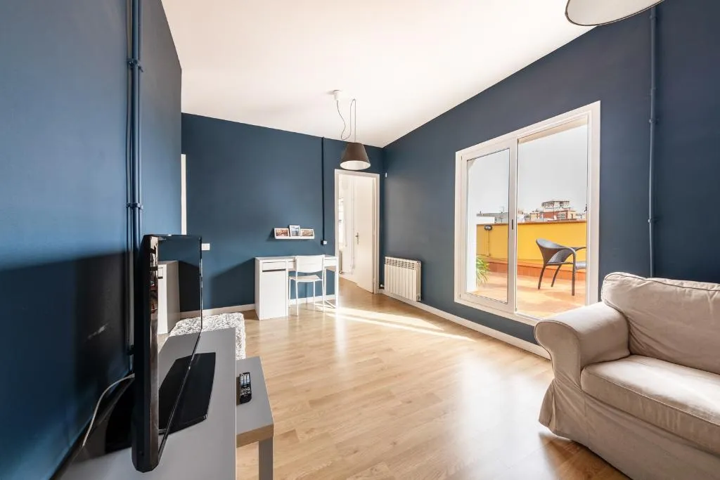 APARTMENT CAPACITY 5 THREE BEDROOM Room, Ainb Barcelona Sants Apartments, Barcelona