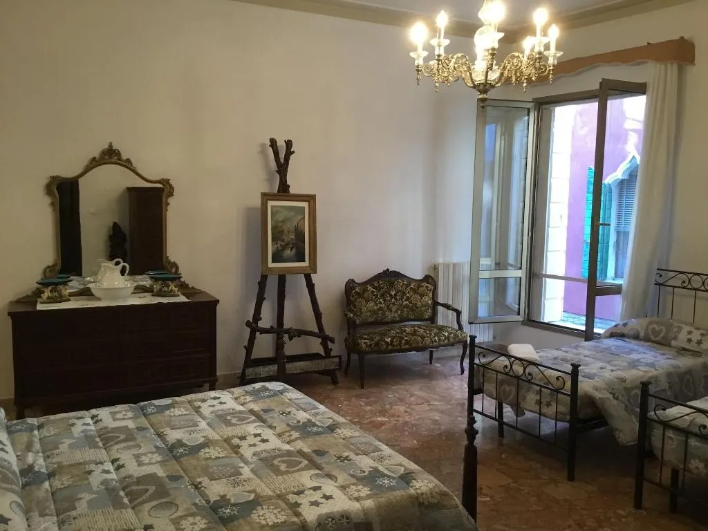 Room, Venice Sun Apartment And Rooms, Venice