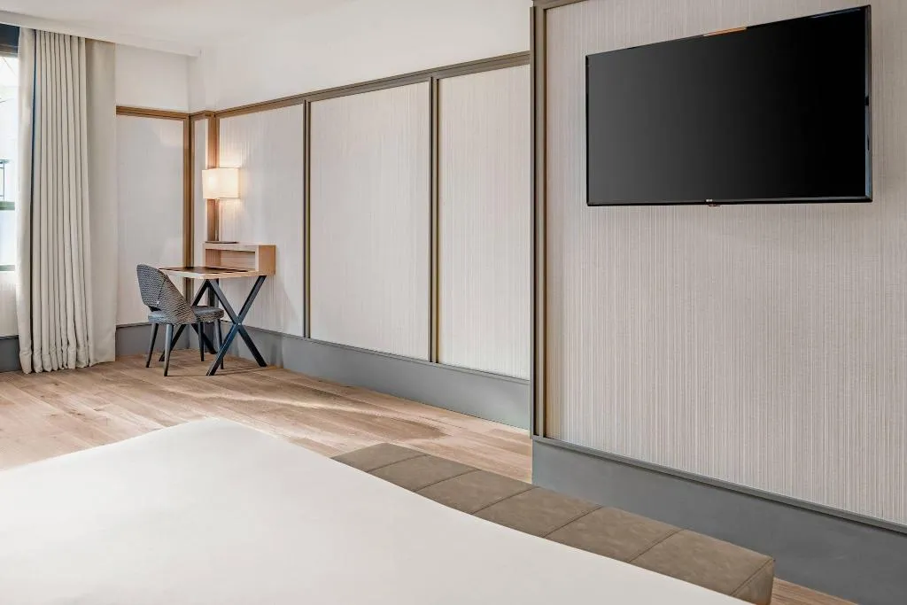 DOUBLE SUPERIOR KING BED Room, AC Madrid Avenida de America, Madrid