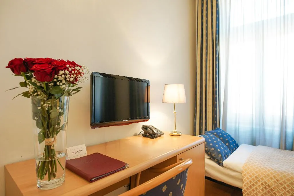 TRIPLE STANDARD Room, Hotel Tivoli Prague, Prague