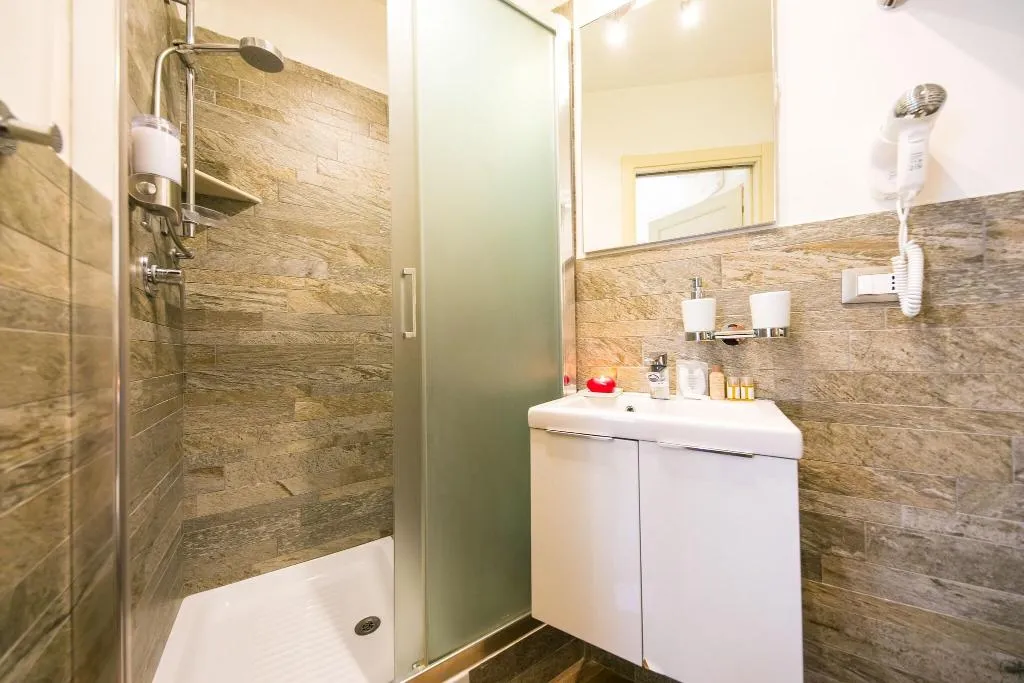 Room, Suites Roma Tiburtina, Rome