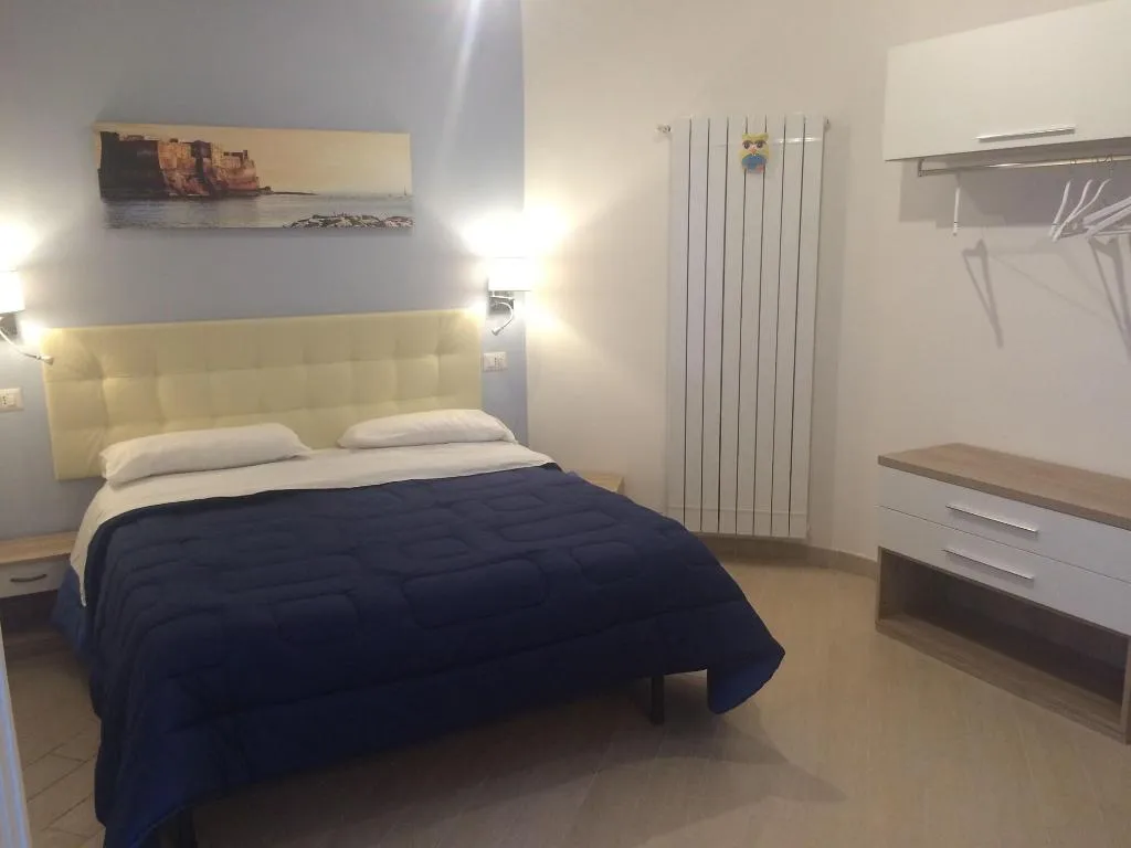 Room, Base Napoli B&B, Naples