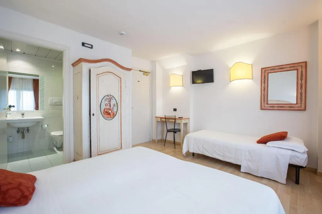 TRIPLE TWO BEDS Room, Ariston, Venice