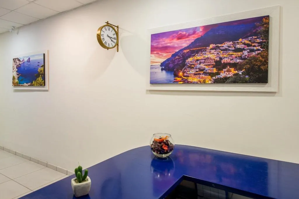 Lobby, La Nuit, Naples