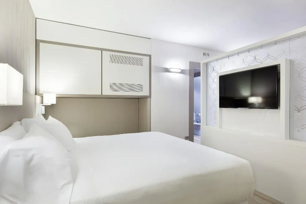 JUNIOR SUITE STANDARD Room, NH Milano Congress Centre, Milan