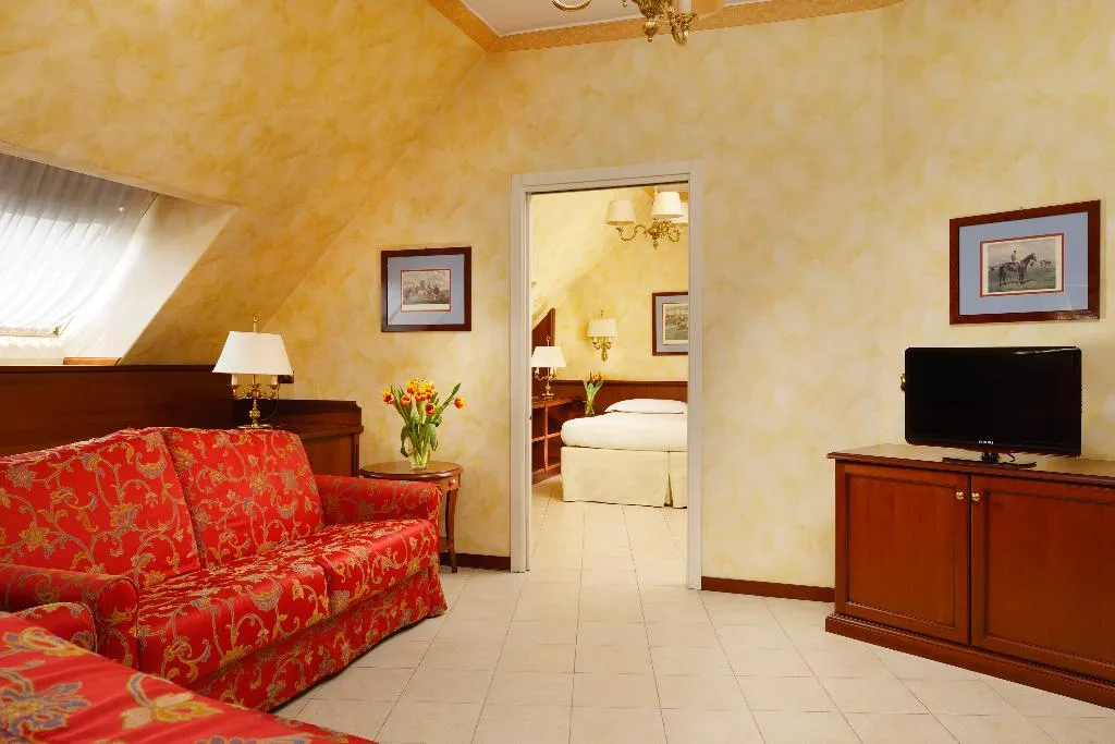 APARTMENT CAPACITY 3 Room, Hotel & Residence Linea Uno, Milan