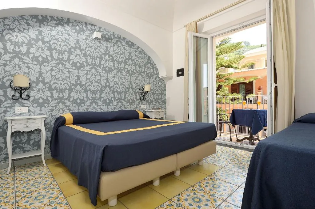 Room, Hotel Settebello, Naples
