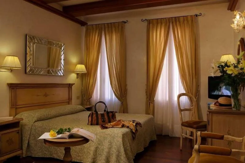 Room, Hotel Bisanzio, Venice