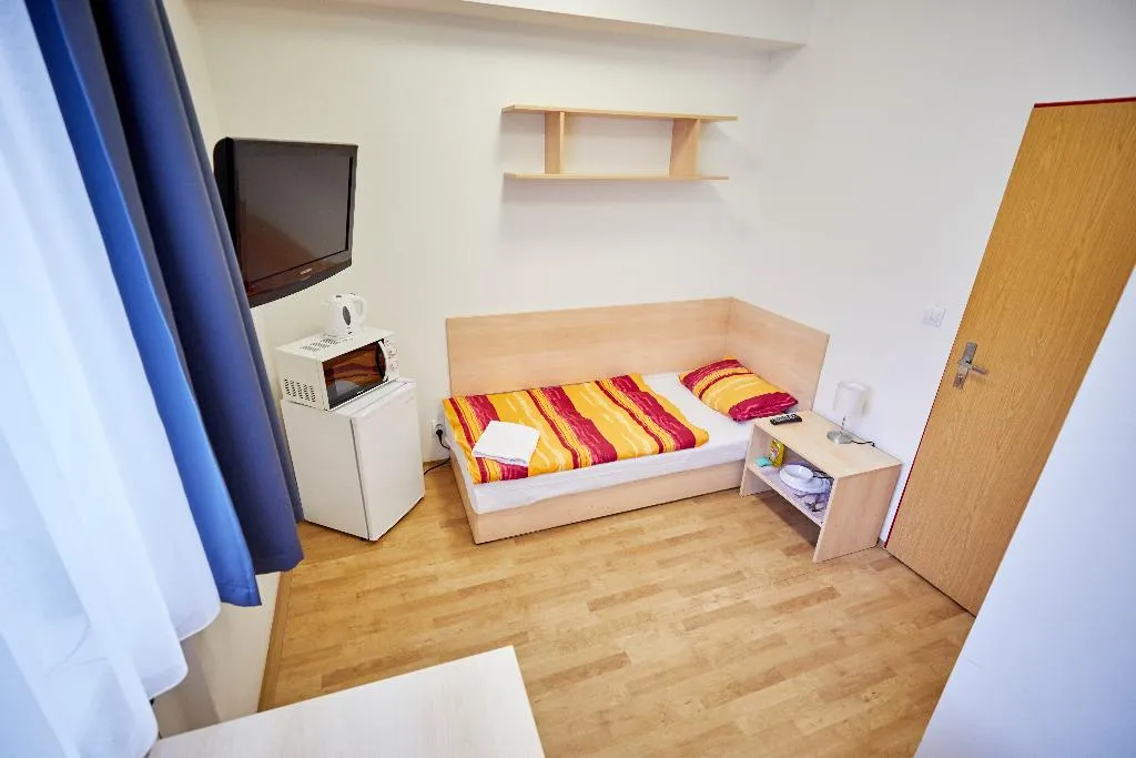 SINGLE STANDARD Room, University Hotel, Prague