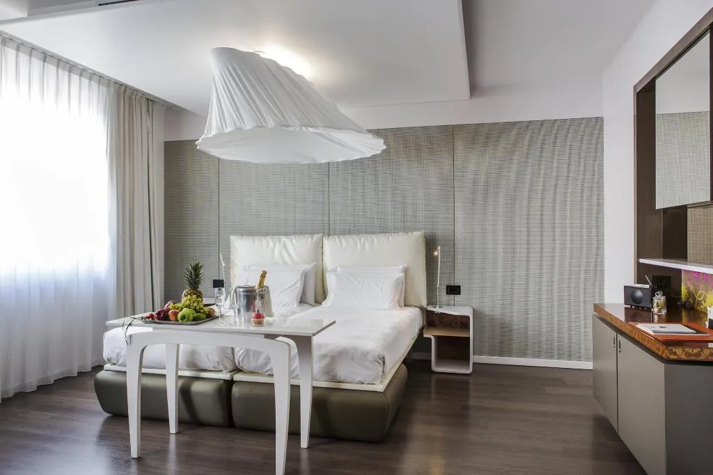 TRIPLE DELUXE Room, Autograph Collection Palazzo Matteotti, Milan