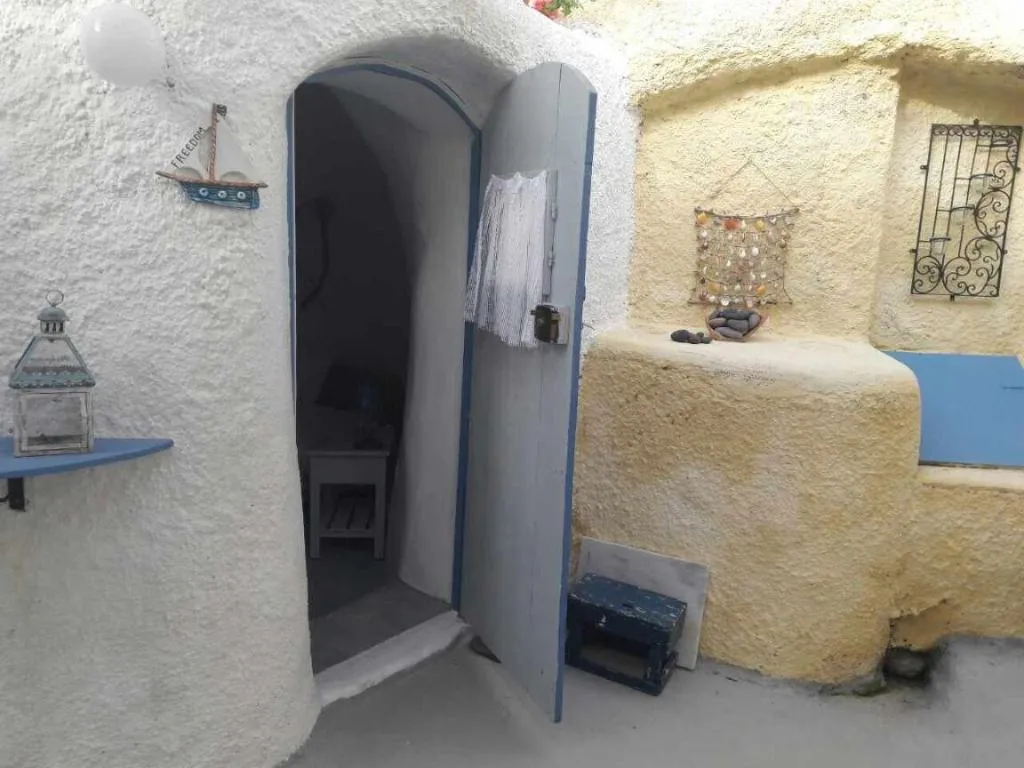 Room, Emmantina Houses, Santorini