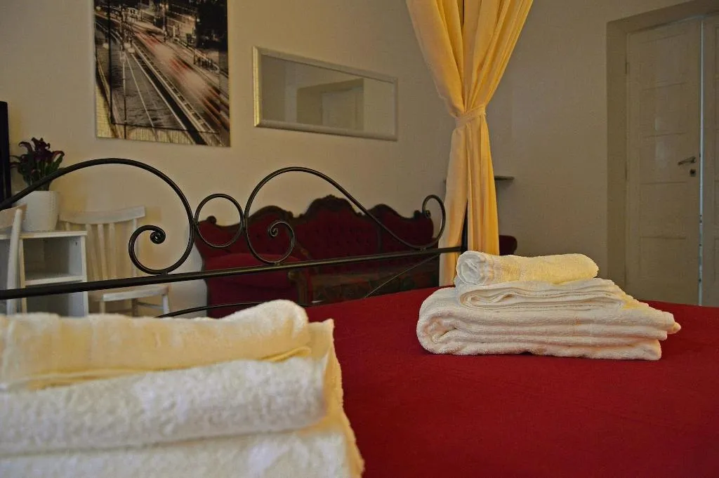 Room, Casa Via Cesena, Naples