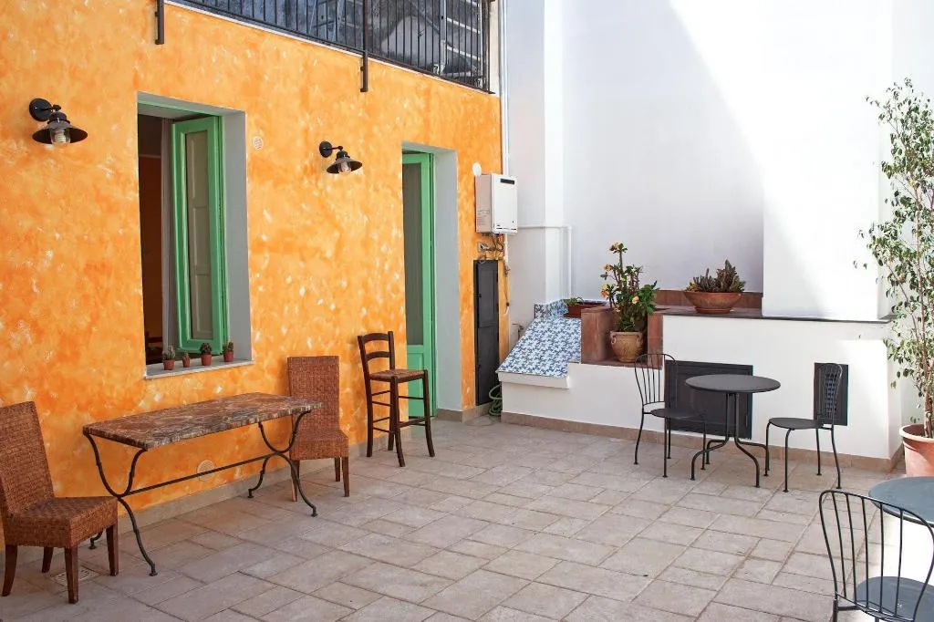 Terrace, City-in-hostel-B&B, Catania
