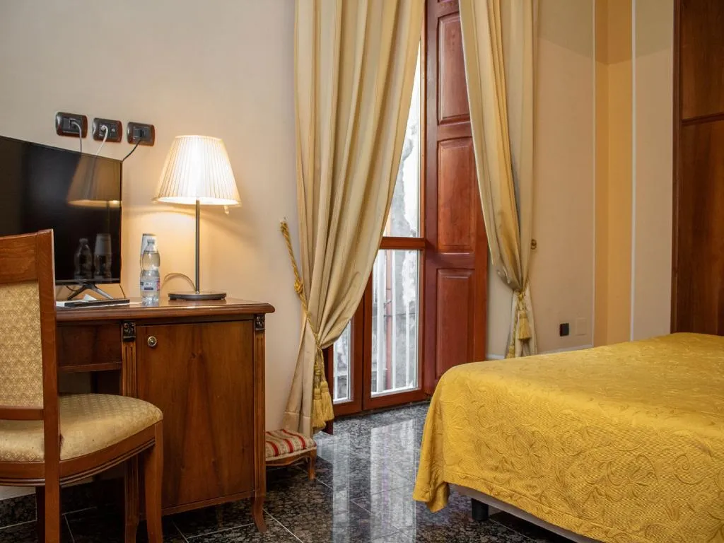 DOUBLE SINGLE USE DELUXE Room, Le Stanze del Vicere Boutique Hotel, Naples