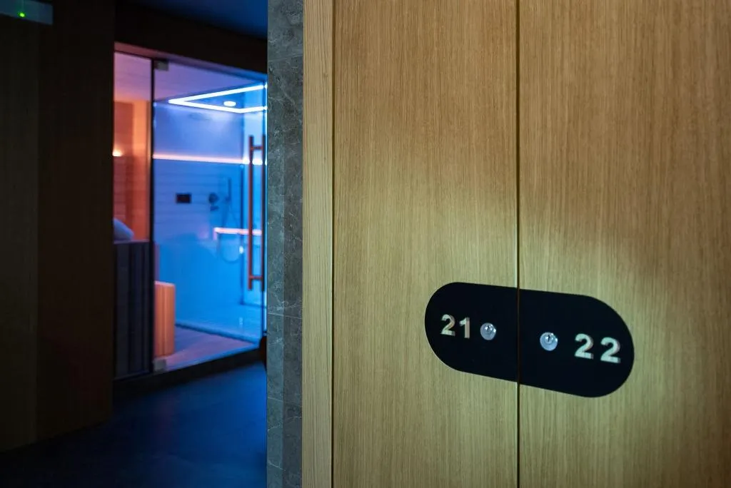 Sports and Entertainment, Gold Tower Lifestyle Hotel, Naples