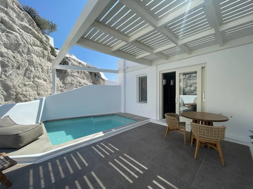 SUITE KING SIZE BED Room, Victoria Caves, Santorini