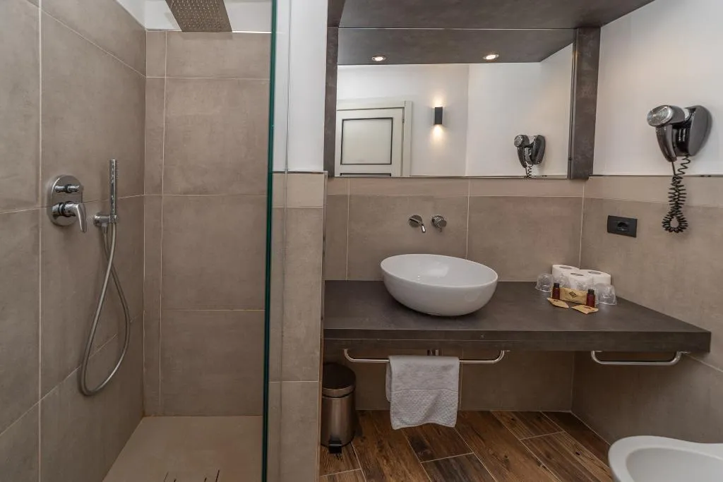 QUADRUPLE MOUNTAIN VIEW Room, Hotel la Torre Spa & Restaurant, Milan